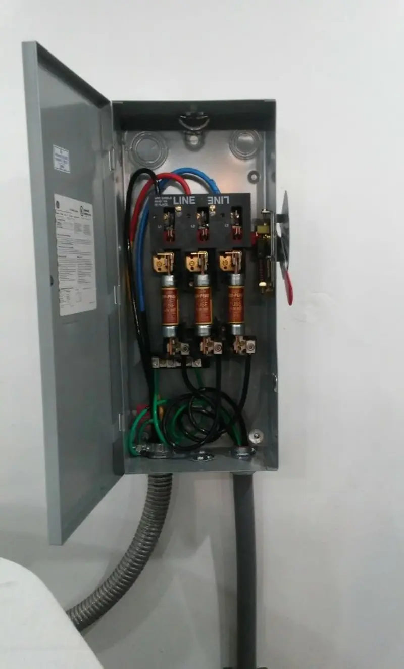 Three-phase disconnect switch installed for Smoke Detector Installation in Vincent